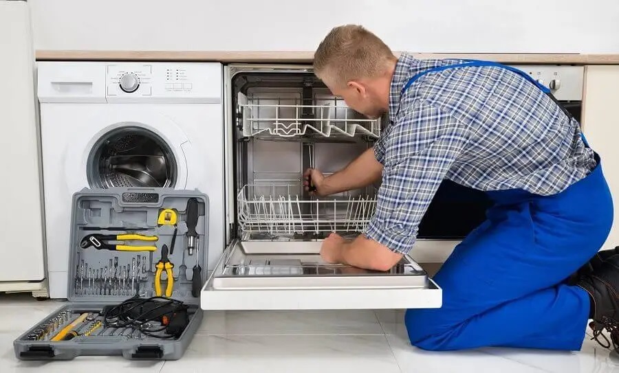 Nallıhan Siemens servisi teknisyen ekibi beyaz eşya tamiri yaparken